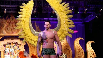  Pieaugušo Spārniem Zelta spalvu eņģeļu spārnu catwalk show Cilvēks festivāls Eņģeļu spārnus Logu aksesuārus, apakšveļu cosplay fotogrāfija